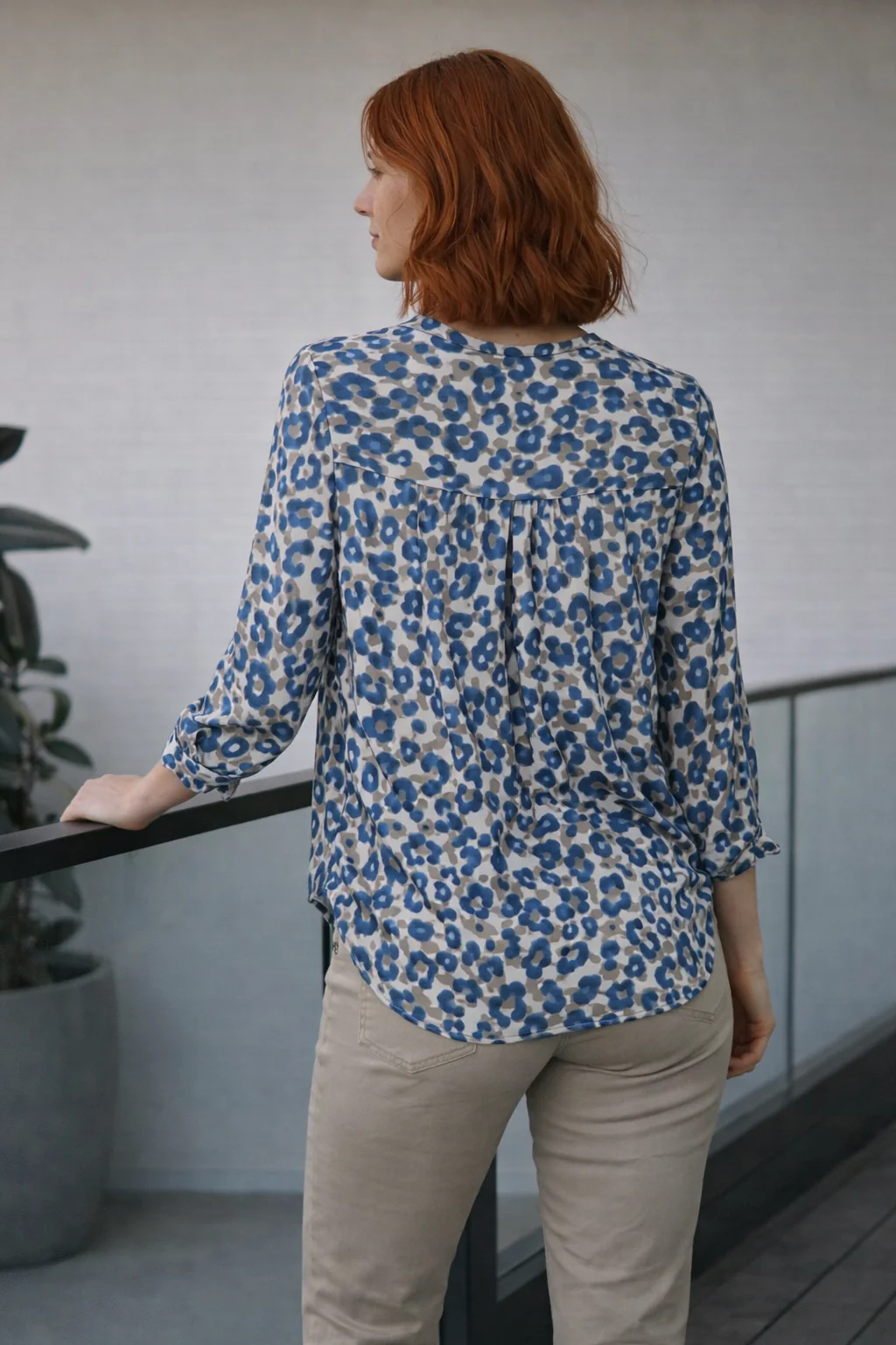B30804 ANIMAL PRINT BLOUSE 3/4 SLEEVE BLUE PRINT - Image 2