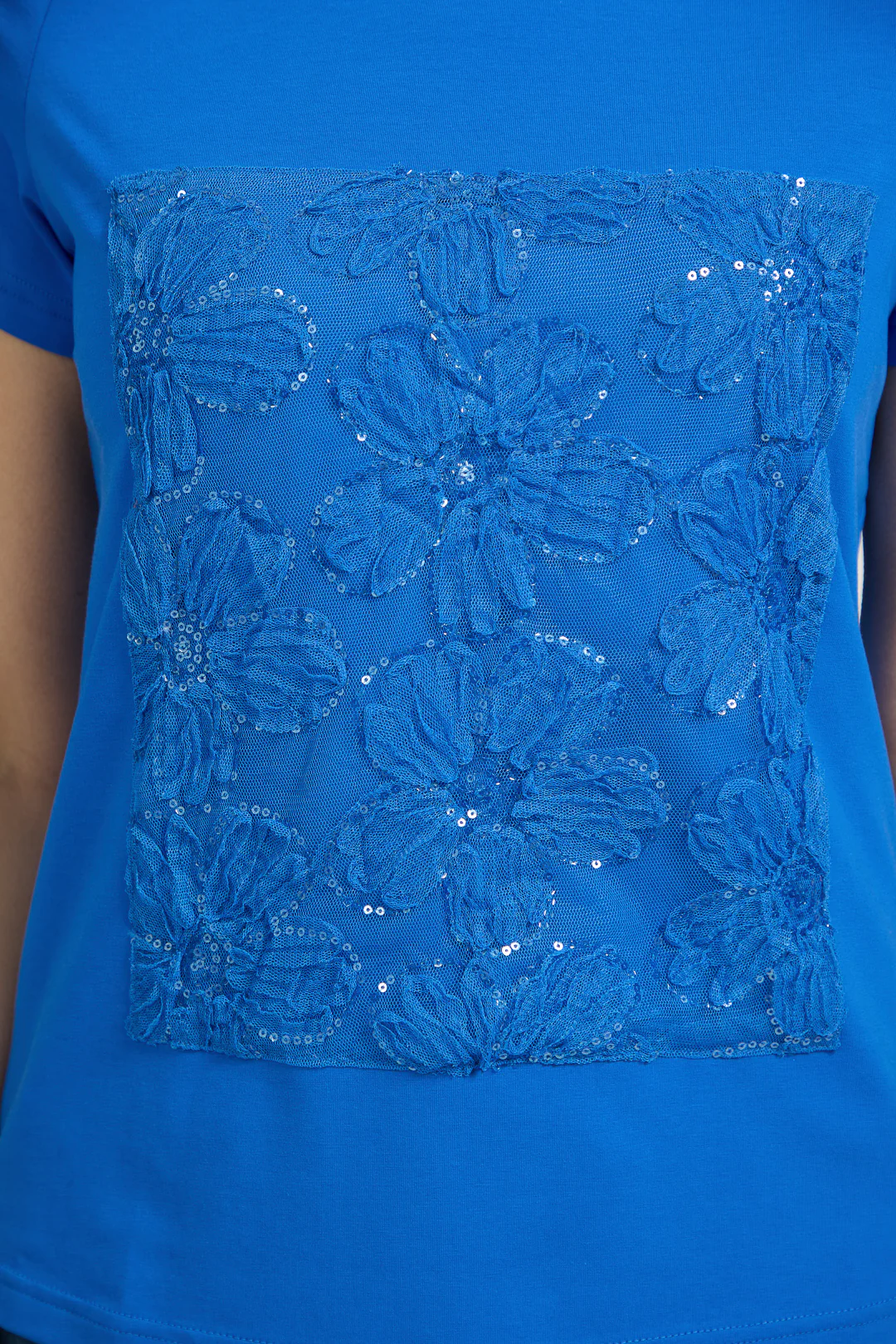 FLOWER APPLIQUE TEE BLUE - Image 5