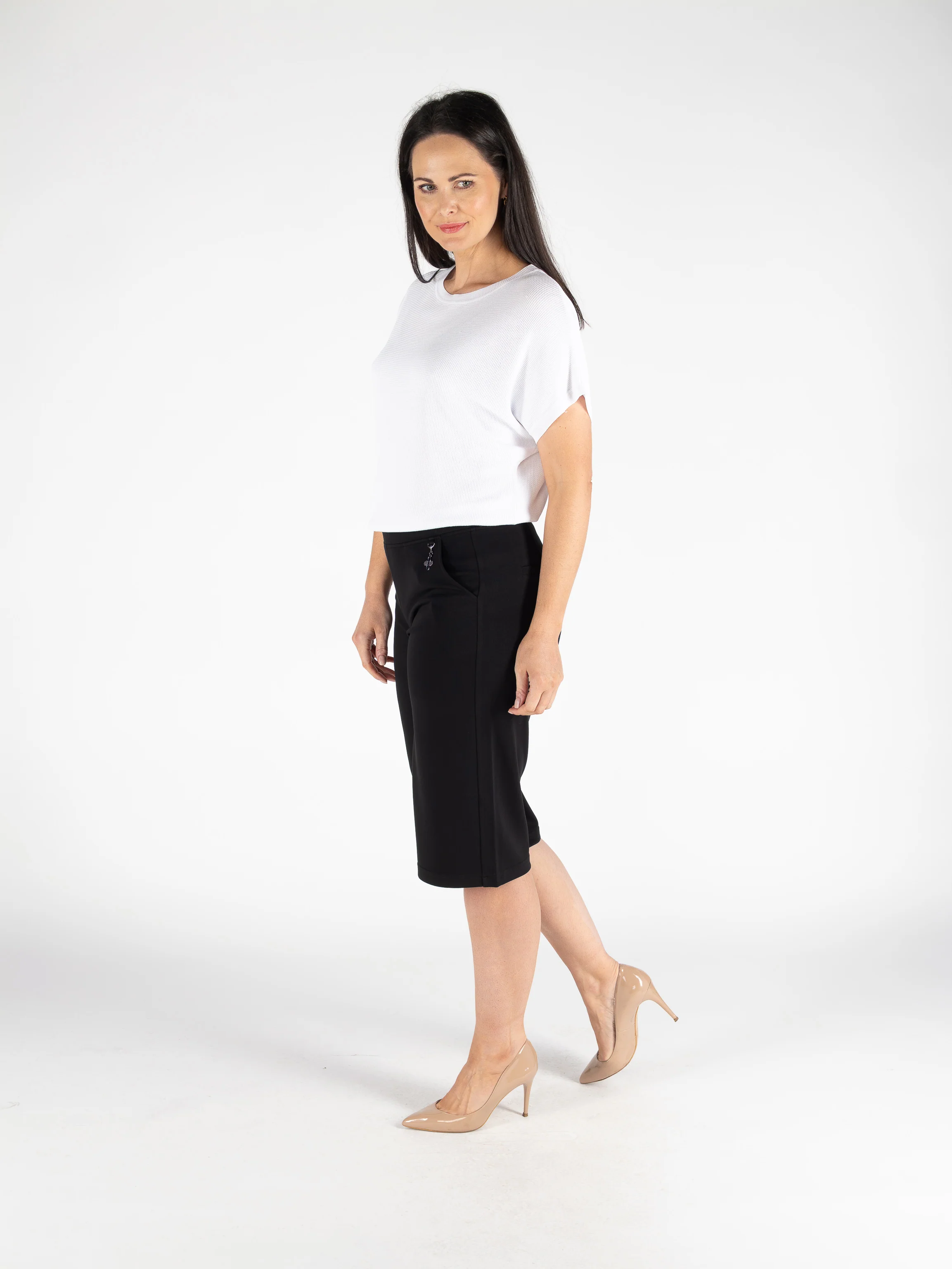 T30510  SMART WIDE LEG CROPPED TROUSER 22 INCH BLACK - Image 2