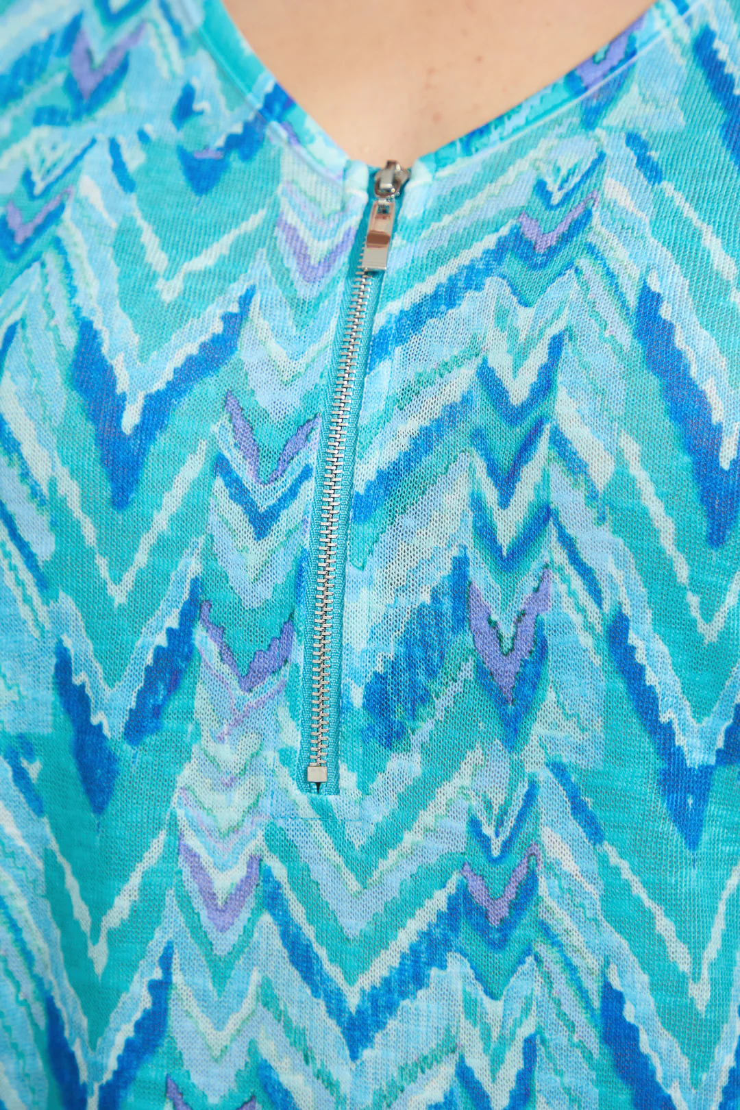 ZIG ZAG PRINT ZIP TOP TEAL - Image 6